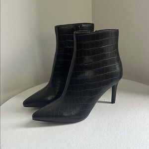 Red Delicious Black Croc-Embossed Ankle Boots size 7